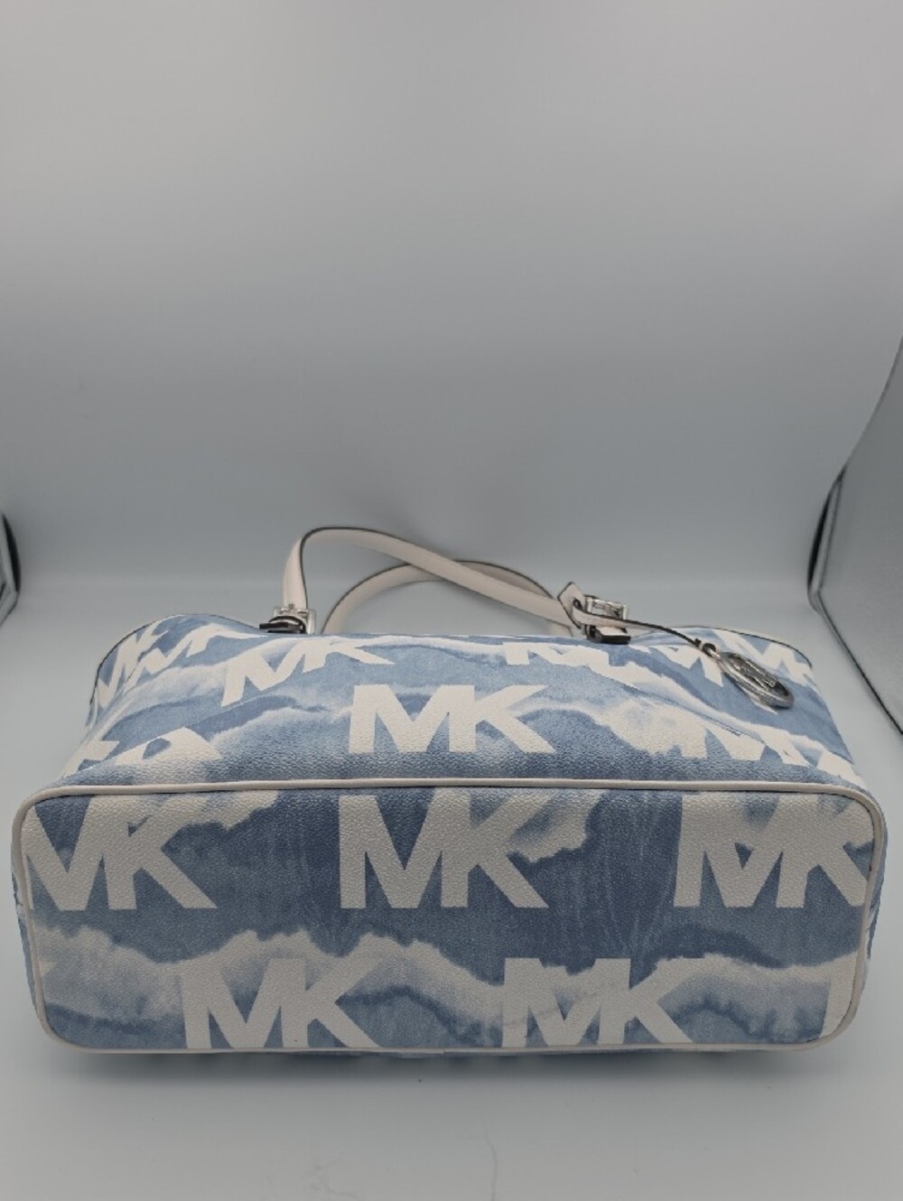 Michael Kors Blue & White Tie-Dye Wash MK Monogram Canvas Large Tote (NWOT)🩵🤍 - Picture 7 of 14